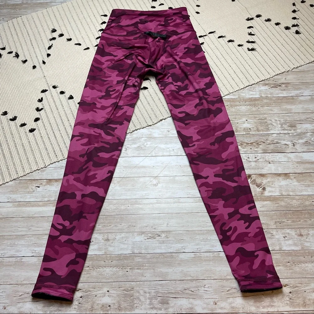 WITH High Waist Reversible Leggings Burgundy Line Camo Purple Size Small - Picture 7 of 13